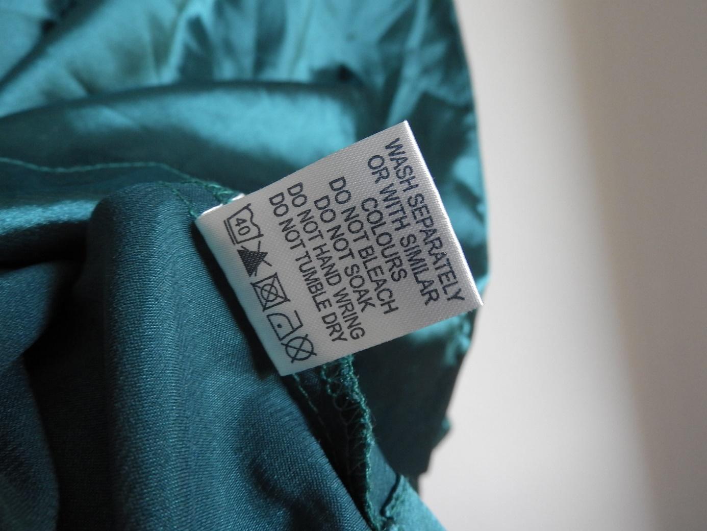 Les étiquettes de nos vêtements : comment les déchiffrer ? • L