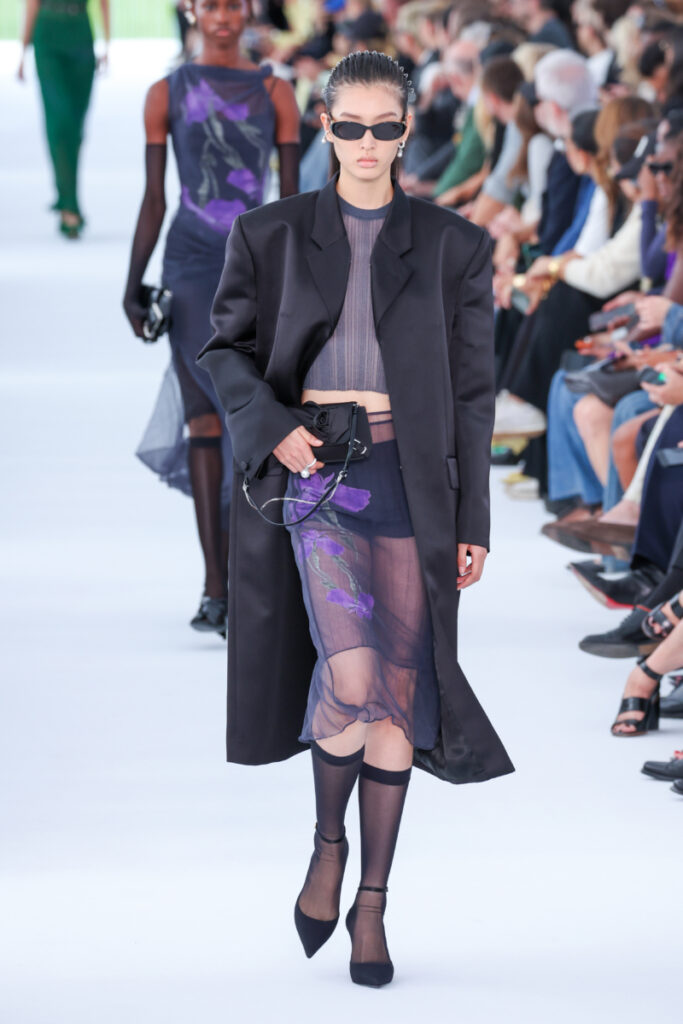tendances 2024 : Givenchy - habits tranparents
