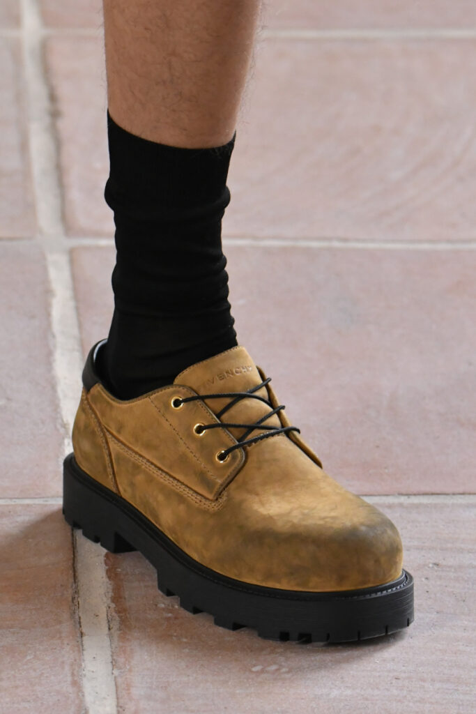 [Chaussures pour hommes printemps-été 2024] : les semelles crantées