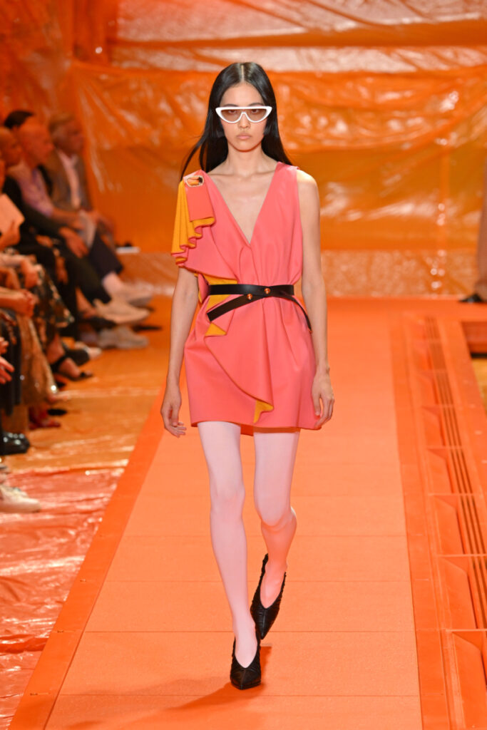 [Les robes tendance en 2024] : Peach Fuzz, la couleur de l'année