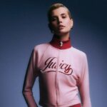 mannequin portant un sweat Juicy Couture