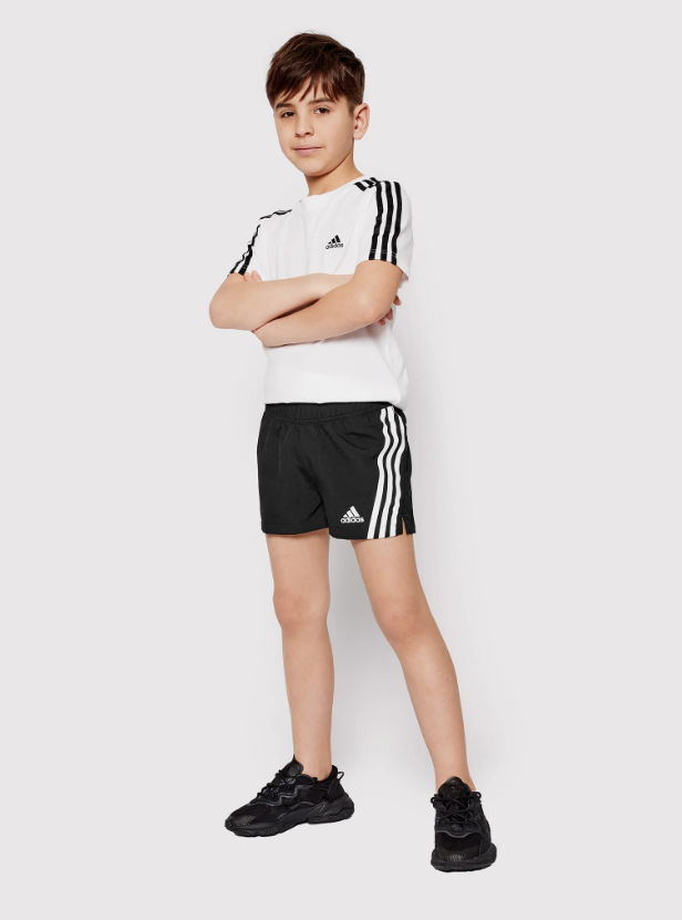 tenue d'EPS : short adidas